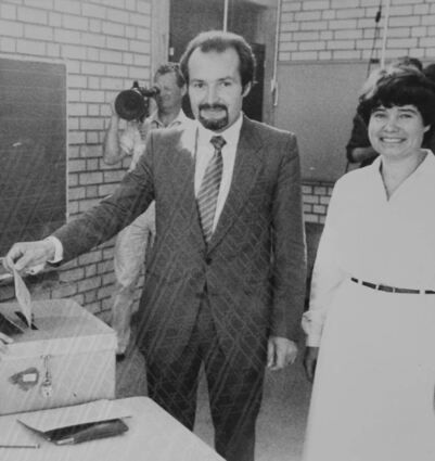 Stimmabgabe zum ersten Wahlgang der OB-Wahl am 3. Juli 1983: Gerhard Widder mit Ehefrau Karin.