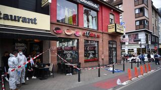 Die Staatsanwaltschaft prüft, ob sich ein weiterer Mann – der Arzt von Ante P. – nach dem tödlichen Einsatz am Marktplatz vor Gericht verantworten muss.