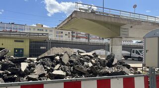 Noch tut sich auf der am Montag an die Baufirmen übergebenen Hochstraßen-Baustelle nicht allzu viel. Das soll sich in den kommenden Wochen ändern.