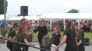 Von der neuen Förderrichtlinie für Vereine könnte ab 2024 auch der Türkisch-Islamische Kulturverein auf Antrag profitieren, hier die Kindertanzgruppe auf einem Foto beim Sommerfest von 2019.