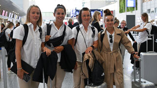 Vier deutsche WM-Protagonistinnen vor dem Abflug zur WM nach Australien: Lea Schüller (von links), Lena Oberdorf, Marina Hegering und Lina Magull.
