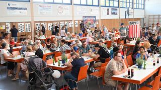 Gut besucht: Zum Jubiläumsfest der Mehrzweckhalle waren zahlreiche Gäste erschienen.