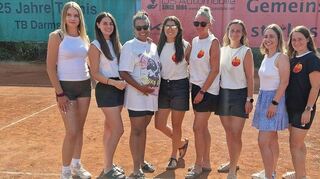 Die Meisterteams der Damen und Damen 30 des Tennisclubs.
