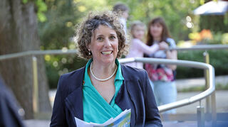 Hat gut lachen: Umweltdezernentin Diana Pretzell (Grüne) wird aller Voraussicht nach nächste Woche zur Ersten Bürgermeisterin gewählt, also zur offiziellen Stellvertreterin des Oberbürgermeisters.
