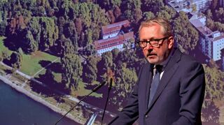 Noch-Oberbürgermeister Peter Kurz bei seiner Abschiedsrede im Mannheimer Rosengarten.