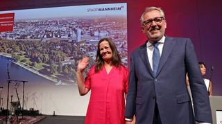 Oberbürgermeister Peter Kurz verabschiedete sich im Rosengarten zusammen mit seiner Frau Daniela Franz.