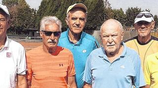 Die Tennisherren der TG Bobstadt haben Grund zur Freude.
