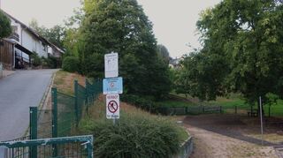 Der alte Spielplatz am Zehntberg soll mit neuen Geräten aufgewertet werden. Nach zähem Ringen über Jahre kann nun weiter geplant werden.