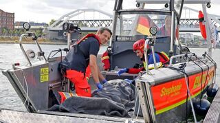 Rettungsübung auf dem Rhein beim gemeinsamen DLRG Sommerempfang der beiden Landes- verbände Baden und Württemberg.
