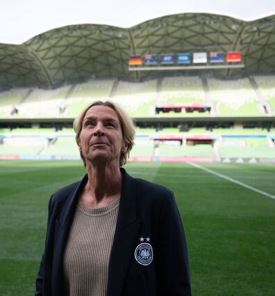 Bundestrainerin Martina Voss-Tecklenburg schaute sich schon mal das Stadion in Melbourne an.