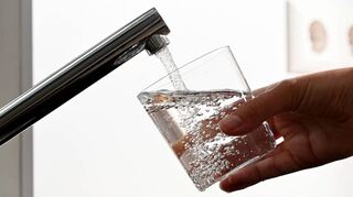 Dass in heißen und trockenen Sommern kein Wasser mehr aus der Leitung kommt, ist laut dem Wasserexperten Berthold Niehues in Deutschland unwahrscheinlich.