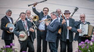 Die „Original Blütenweg Jazzer“ sind in Speyer alte Bekannte, bringen den Swing mit von der Bergstraße.