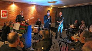 <p>Cocodas prickelnde Mischung aus brasilianischem Jazz und Afro-Samba kam beim Publikum im Nachtcafé der evangelischen Gemeinde Vogelstang bestens an.</p>