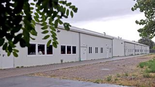 Die beiden Hallen in Stahlbauweise wurden im Jahr 2016 errichtet. Angesichts der aktuellen Lage wurden sie wieder hergerichtet.