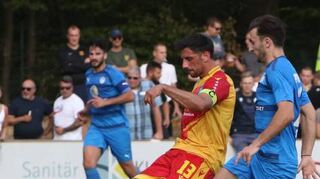Lars Stindl (Mitte) beim KSC-Testspiel in Ketsch Ende Juni.