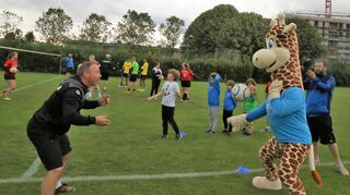 Das WM-Maskottchen „Manni“ durfte auch mitspielen.