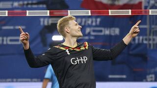 Der nächste Punkt: Deutschlands Weltklasse-Angreifer Patrick Thomas genießt die Stimmung in der Mannheimer SAP Arena.