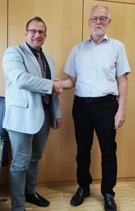 Bürgermeister Achim Weitz mit Theo Geiger.