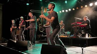 Gehen mit viel Energie nach vorn: Dr. Woggle & The Radio in der Alten Feuerwache.
