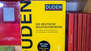 Mit der Reform sollte das komplizierte Regelwerk der deutschen Rechtschreibung lautorientierter, systematischer und dadurch leichter lernbar werden.