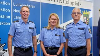Polizeipräsident Georg Litz (v.r.) verabschiedet Anja Rakowski aus ihrem Amt als Polizeivizepräsidentin und begrüßt den neuen Leiter Andreas Sarter.