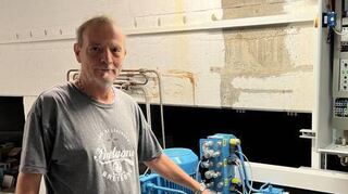 Bäderchef Knut Heiler im Technikkeller des Freizeitbades.