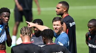 Als Spieler und nun auch schon als Trainer hat Xabi Alonso (Mitte) Eindruck hinterlassen.