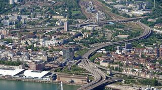 Die Hochstraße Nord wird ab 2026 tiefergelegt und ab 2032 als Helmut-Kohl-Allee ebenerdig durch Ludwigshafen führen.