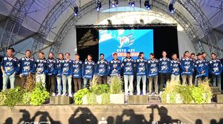 Die Mannschaft der Adler Mannheim in der Saison 20223/2024 bei der Boys are Back in Town Party der Adler Mannheim auf BUGA.