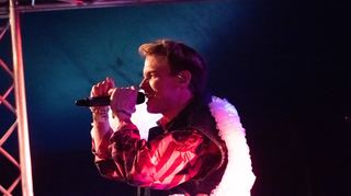 Der sozialkritische Rapper Conny sorgte im Unterholz-Zelt bei Sound of the Forest für ein künstlerisches Ausrufezeichen.