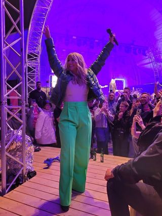 Nah bei ihren Fans: Beatrice Egli singt nicht nur auf der großen Bühne.