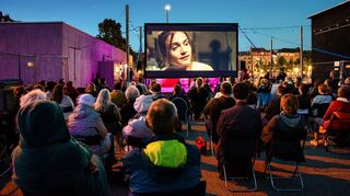Das Sommer-Open-Air-Kino – hier ein Archivbild aus dem Jahr 2021 – startet ab Mitte August wieder auf der Aktionsfläche ALTER in der Dammstraße.