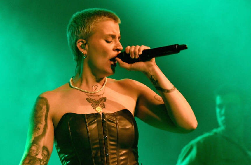 Kiki auf der Mannheimer Sommerbühne Härter, aber genauso euphorisch