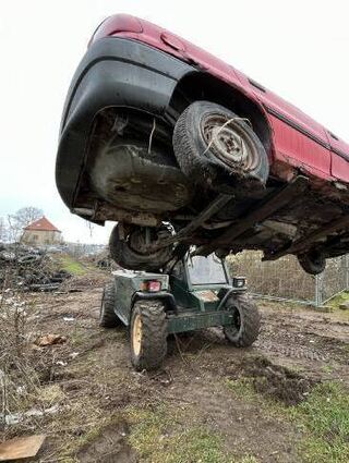 Die Räumung des Autofriedhofs war mehrfach gestoppt worden.