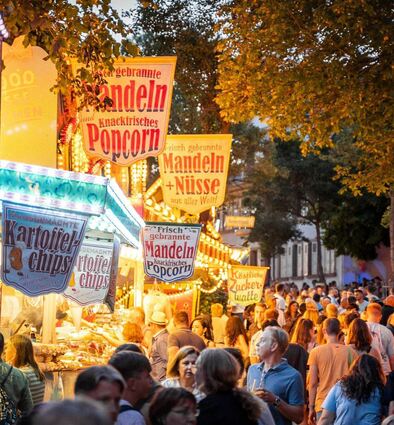 Reges Treiben in den Weinheimer Gassen zur Kerwezeit.