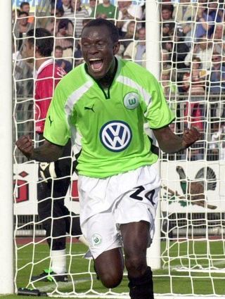 Herrmanns aus der Bundesliga bekannter Vater: Der ehemalige Wolfsburger Mittelfeldspieler Charles Akonnor.