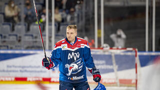 Der 30 Jahre alte Angreifer Markus Hännikäinen im Adler Mannheim Trikot.