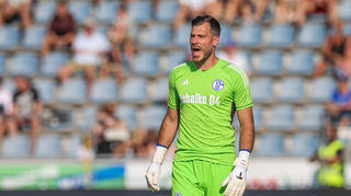 Marius Müller gab in den ersten beiden Saisonspielen von Schalke 04 die Kommandos. Seinen Platz im Tor will er nun natürlich behalten.