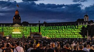 Kraftwerk spielen auf dem Balkon des Karlsruher Schlosses ihr einziges Deutschland-Konzert in diesem Jahr.