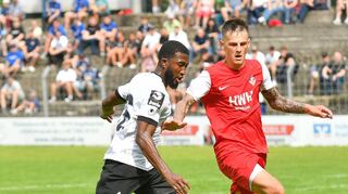 Der Ex-Karlsruher Kelvin Arase soll wie hier in Eppingen auf der rechten Außenbahn für Betrieb sorgen.