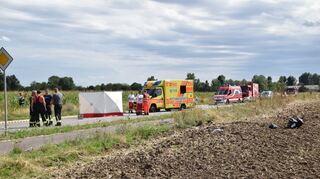 Die Einsatzkräfte am Unfallort.