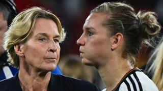 Frust bei Bundestrainerin Martina Voss-Tecklenburg (links) und Stürmerin Alexandra Popp nach dem WM-Aus.