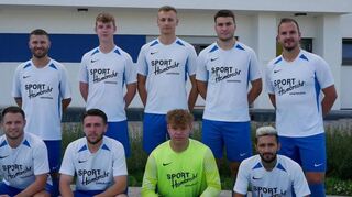 Neu beim FV 1918 Brühl II: Savas Badalak (hinten v. l.), Marcel Scherb, Florian Härer, Tarik Lechner, Tim Diederichs sowie Sebastian Muhl (vorne v. l.), Fatih Muhammed Sen, Fabian Schramm und Atakan Sökmen. Es fehlen Tim Hoffmann, Alim Bhatti, Cengizhan Yavuz, Jannik Schmittel und Richard Wiegmann.