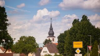 Ortseingang von Freisbach.