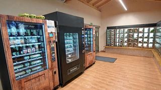 Ein richtiger kleiner Supermarkt, der rund um die Uhr geöffnet hat: das Automatenhaus im Weinheimer Brunnweg.
