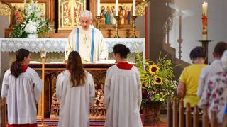 Die Pflanzen und Kräuter, die im Gottesdienst gesegnet wurden, durften im Anschluss von den Gläubigen mit nach Hause genommen werden.