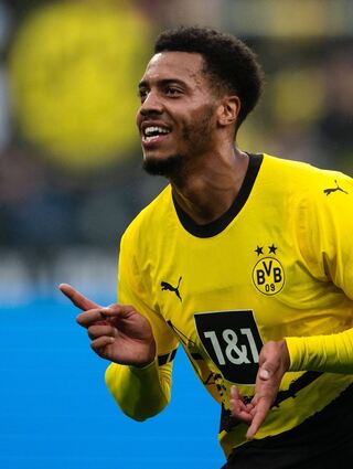 Dortmunds Felix Nmecha jubelt nach seinem Treffer zum 3:1.