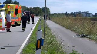 Bei einem Unfall am Sonntag auf der K 4234 zwischen Heddesheim und Muckensturm ist ein Radfahrer umgekommen, als er die Straße queren wollte.