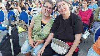 Arman und Gabriele sind regelmäßige Besucher der Sommerkino-Reihe. Ihnen gefallen die Location sowie die Bedeutung der Veranstaltung für die Kultur.
