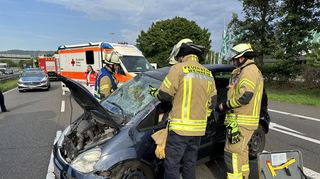 Die Feuerwehr Weinheim stellte den Brandschutz am Unfallort sicher.